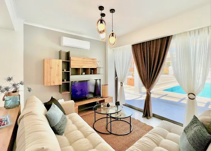 Cielo With Private Pool In Canal D'amour By Dadovillas *